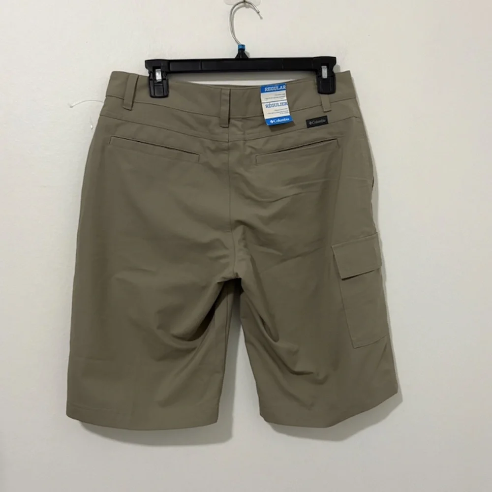 NWT Columbia Men's Cargo Pocket Shorts Regular Fit - size 30 / 11